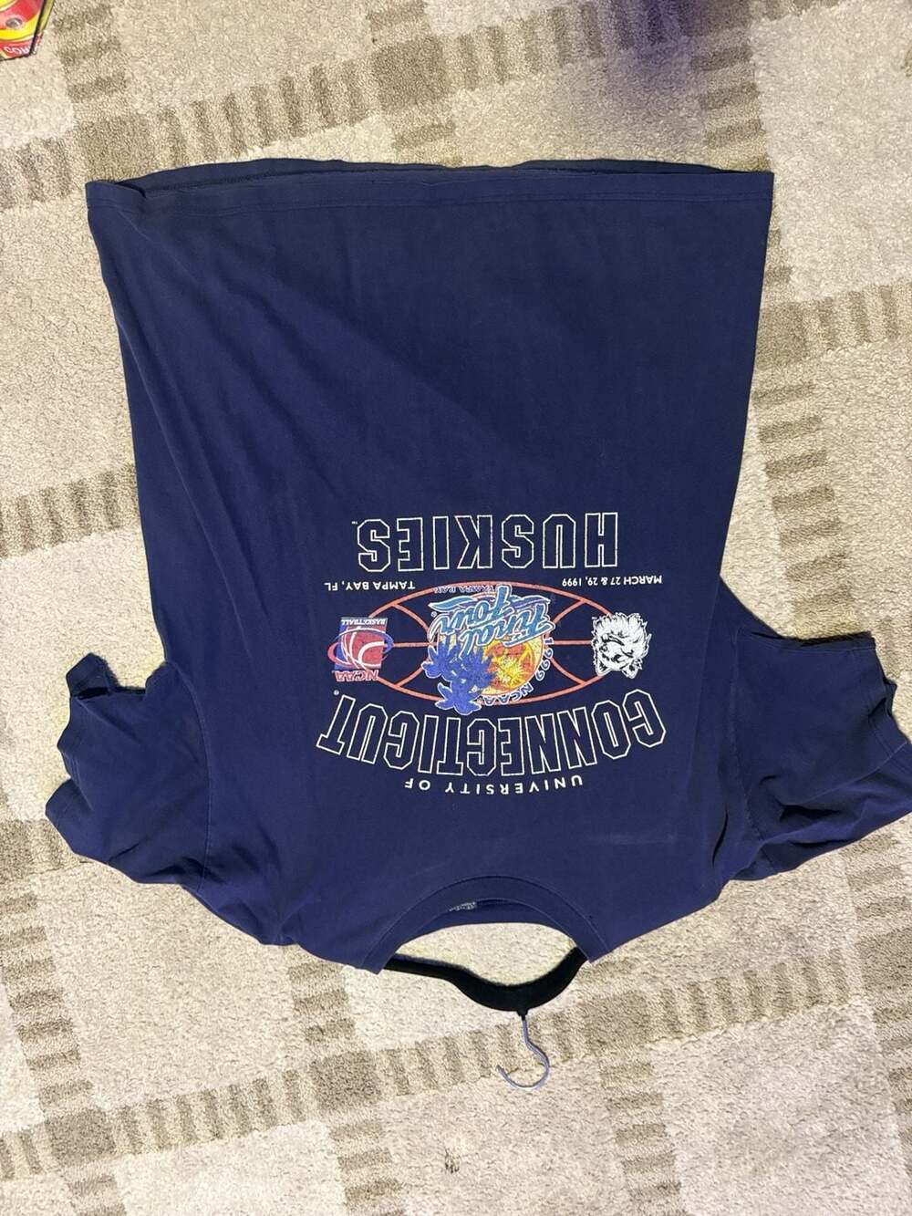 Vintage University of Connecticut Huskies 1999 Final Four T-Shirt Large Blue